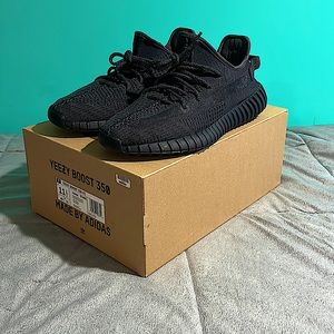 Yeezy Boost 350 V2 Black Size 11.5 Shoes